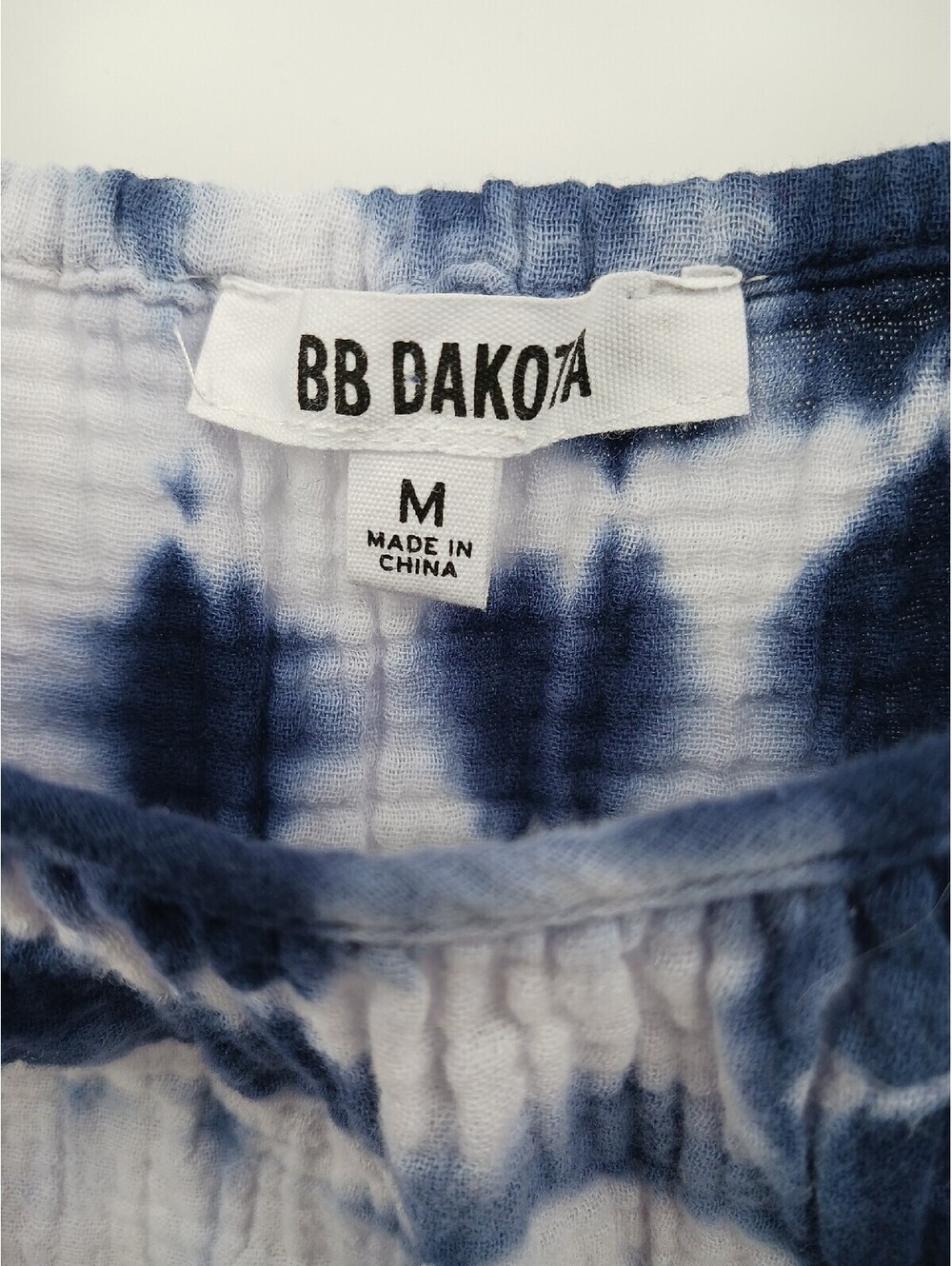 BB Dakota Women's Top Medium Blue Sleeveless Tie Dye Ruffled Sleeve Button Work - Picture 2 of 6